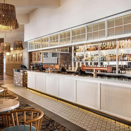 The Beachcomber Hotel & Resort, Ascend Hotel Collection Toukley Eksteriør bilde The bar at the River Cottage Cafe