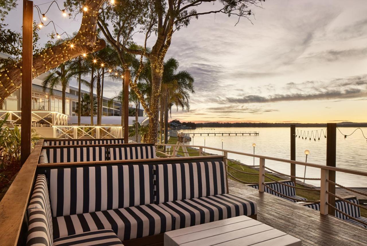 The Beachcomber Hotel & Resort, Ascend Hotel Collection Toukley Eksteriør bilde The Deck at the Bayview Hotel