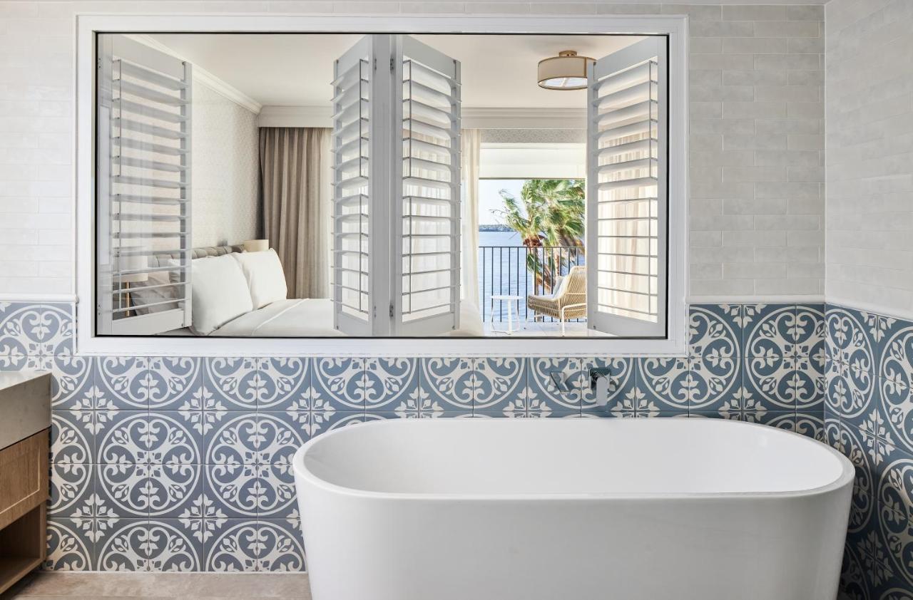 The Beachcomber Hotel & Resort, Ascend Hotel Collection Toukley Eksteriør bilde Bathroom mirror