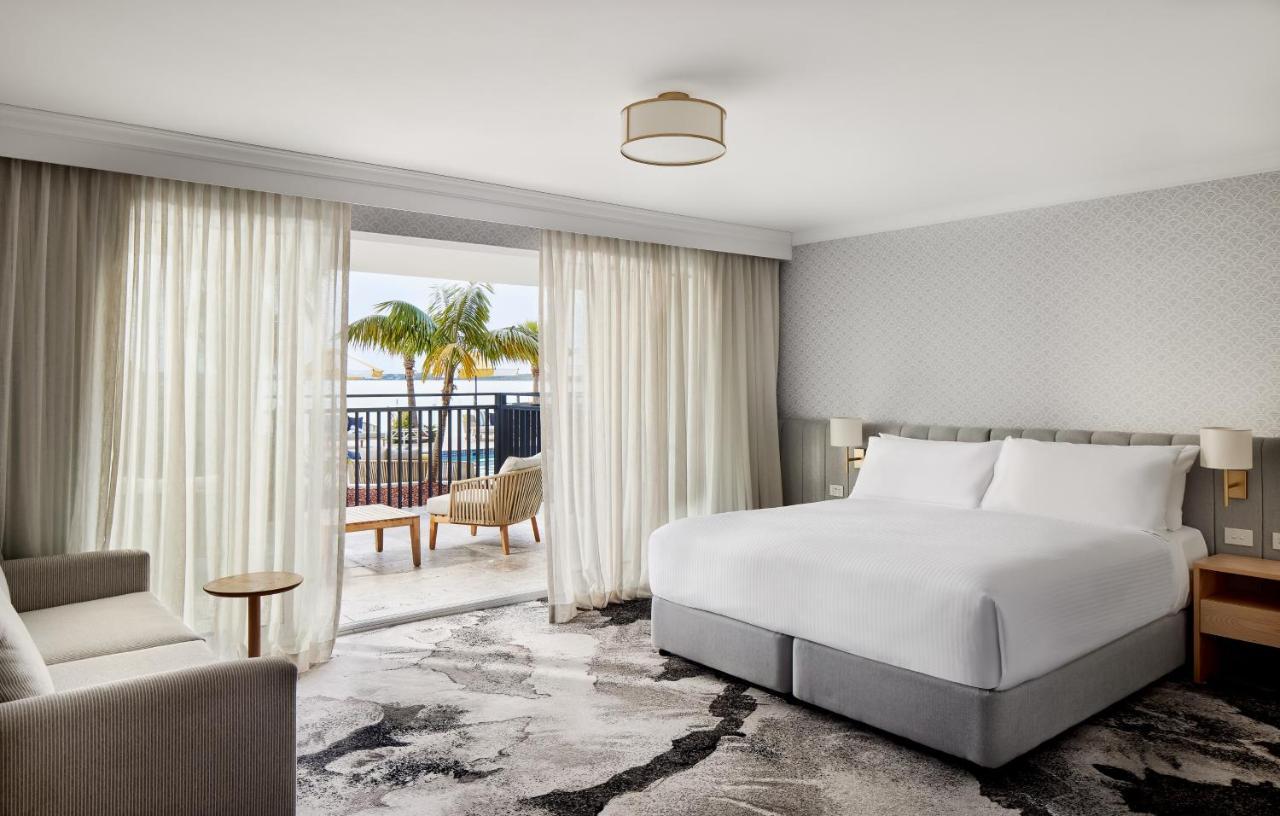 The Beachcomber Hotel & Resort, Ascend Hotel Collection Toukley Eksteriør bilde A guest room at the Hilton San Diego Bayfront
