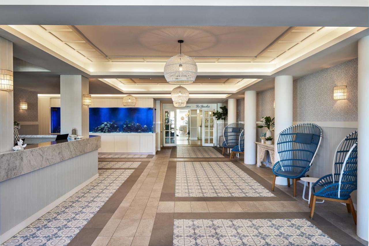 The Beachcomber Hotel & Resort, Ascend Hotel Collection Toukley Eksteriør bilde The lobby of the Ocean Club