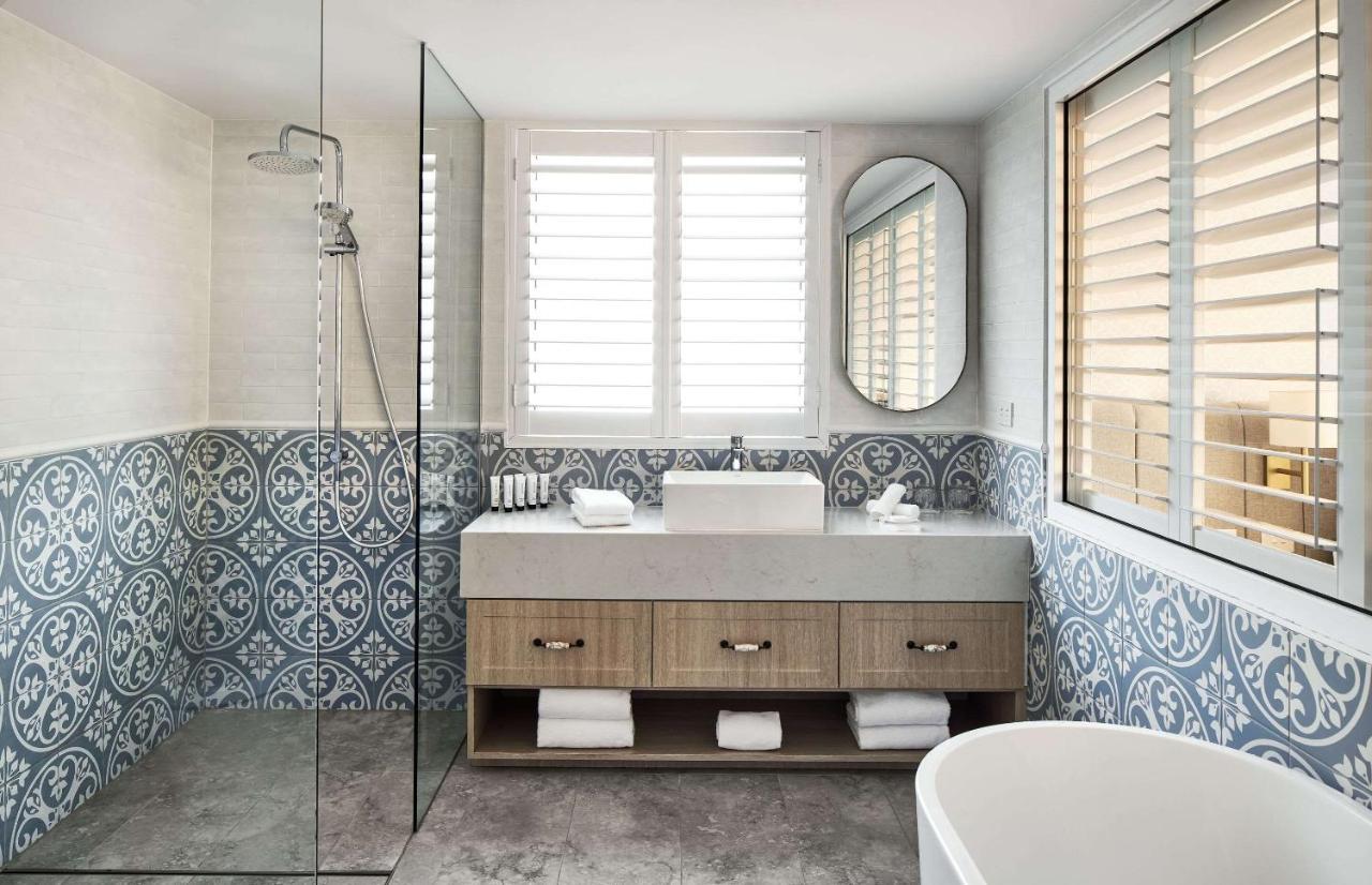 The Beachcomber Hotel & Resort, Ascend Hotel Collection Toukley Eksteriør bilde Bathroom