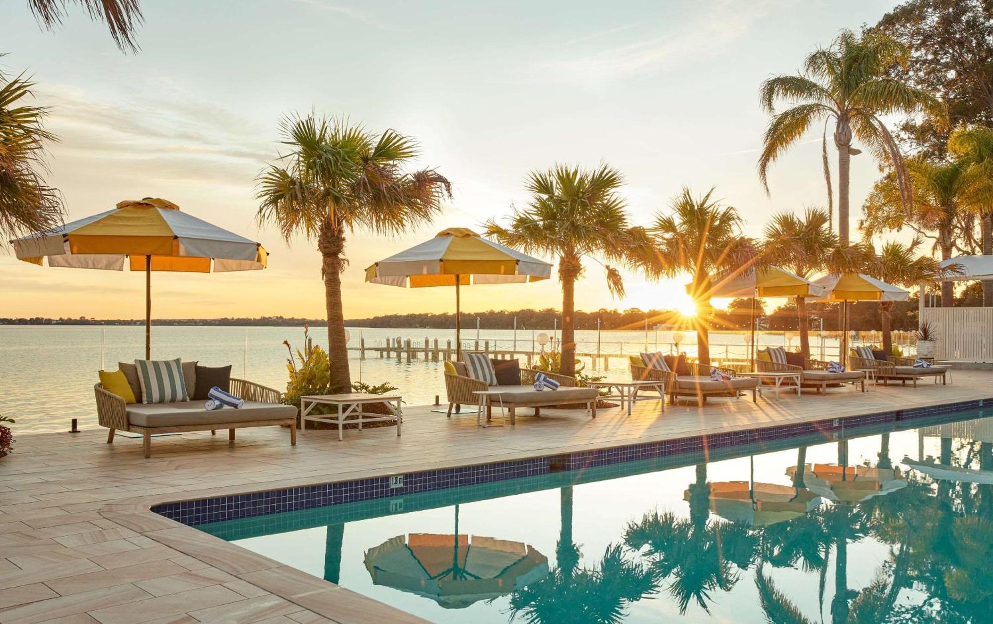 The Beachcomber Hotel & Resort, Ascend Hotel Collection Toukley Eksteriør bilde Sunset at the pool at the Marker Key West Hotel