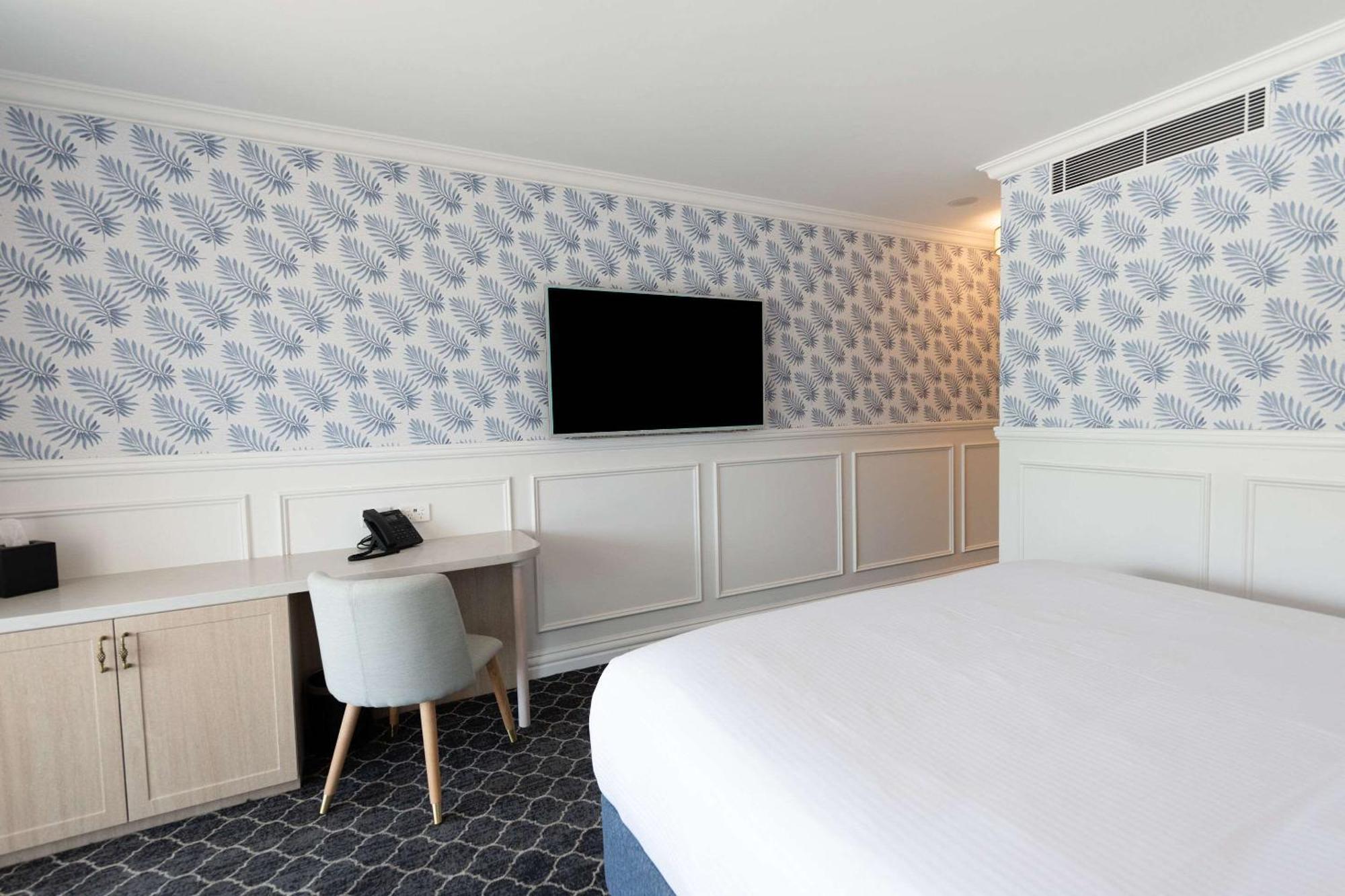 The Beachcomber Hotel & Resort, Ascend Hotel Collection Toukley Eksteriør bilde A room at the Hotel