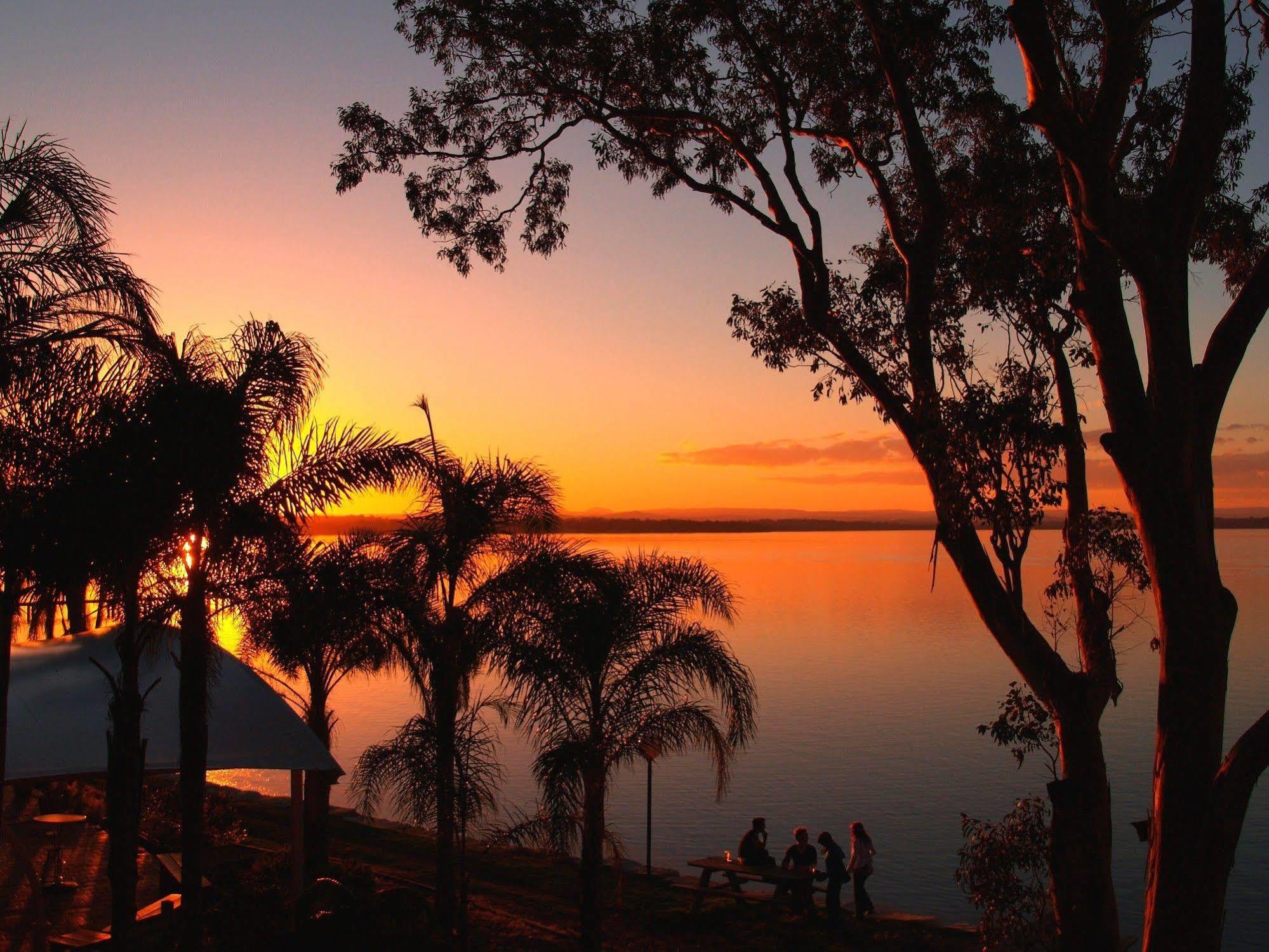 The Beachcomber Hotel & Resort, Ascend Hotel Collection Toukley Eksteriør bilde Sunset at Lake Murray