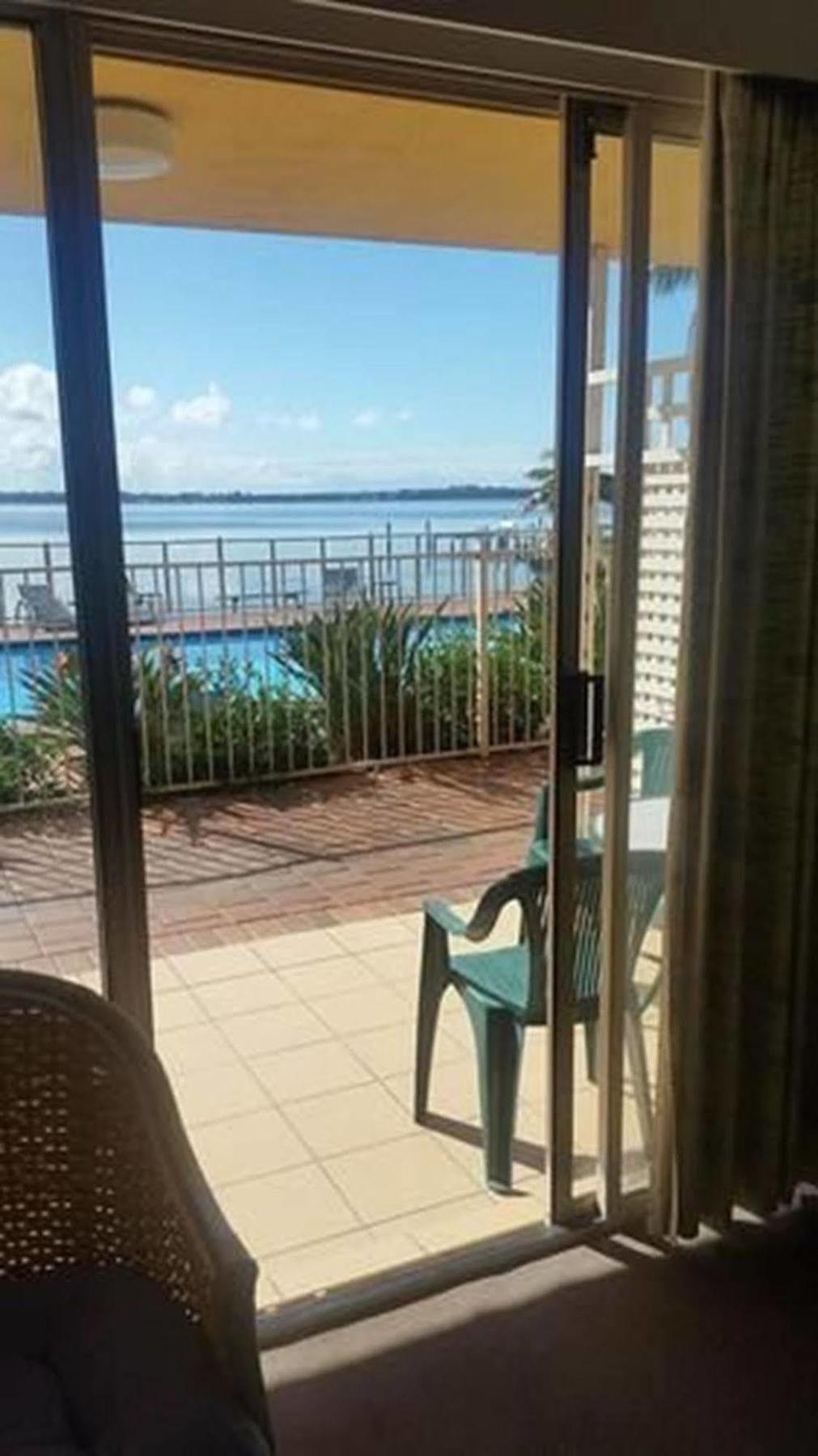 The Beachcomber Hotel & Resort, Ascend Hotel Collection Toukley Eksteriør bilde View of the pool from a guest room